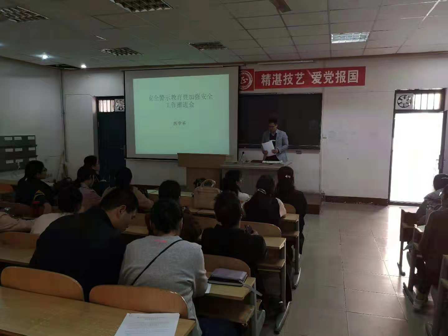 5bd95594c469e.jpg 5bd95594c469e.jpg