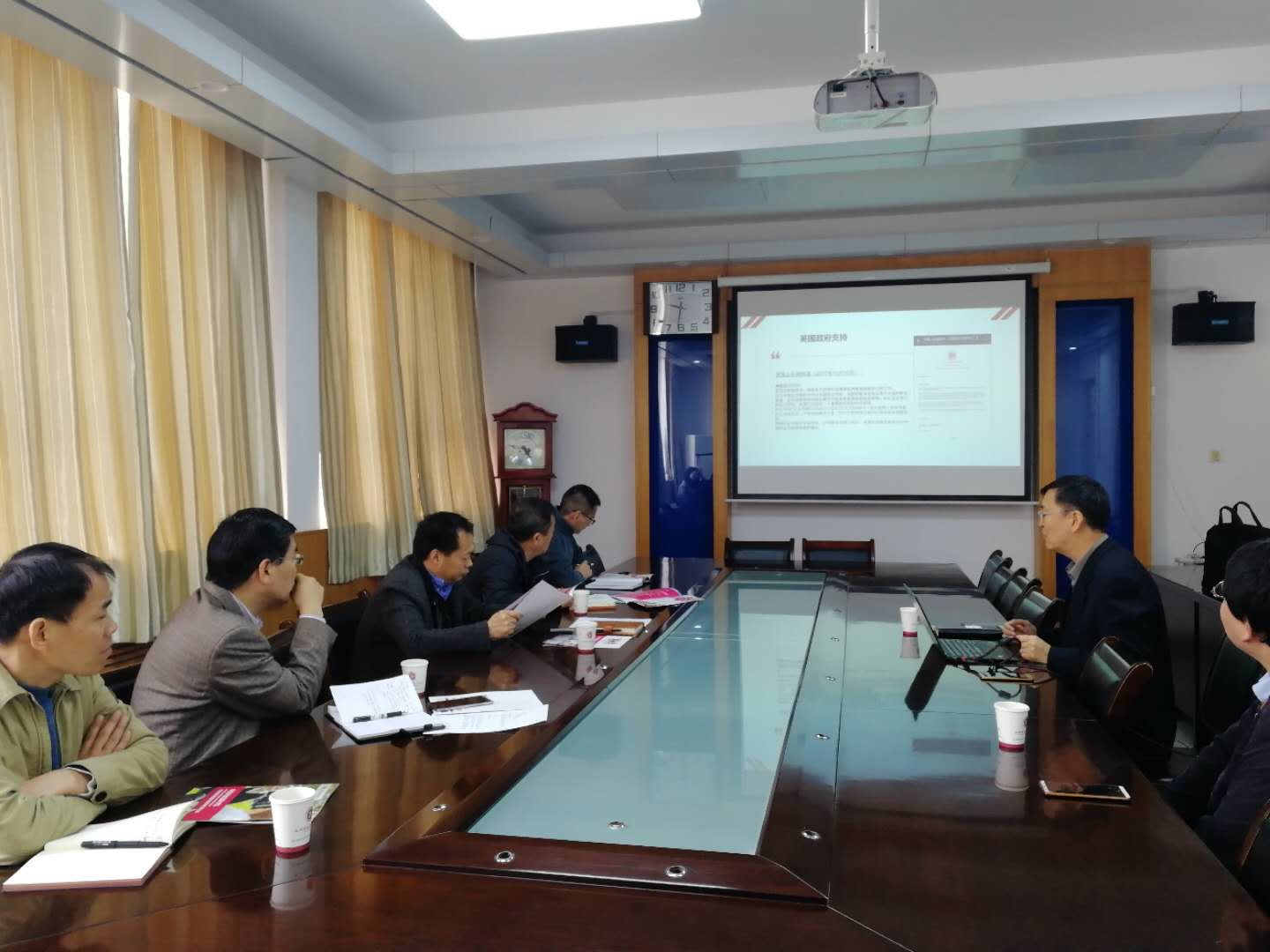 5cc800616f26a.jpg 5cc800616f26a.jpg