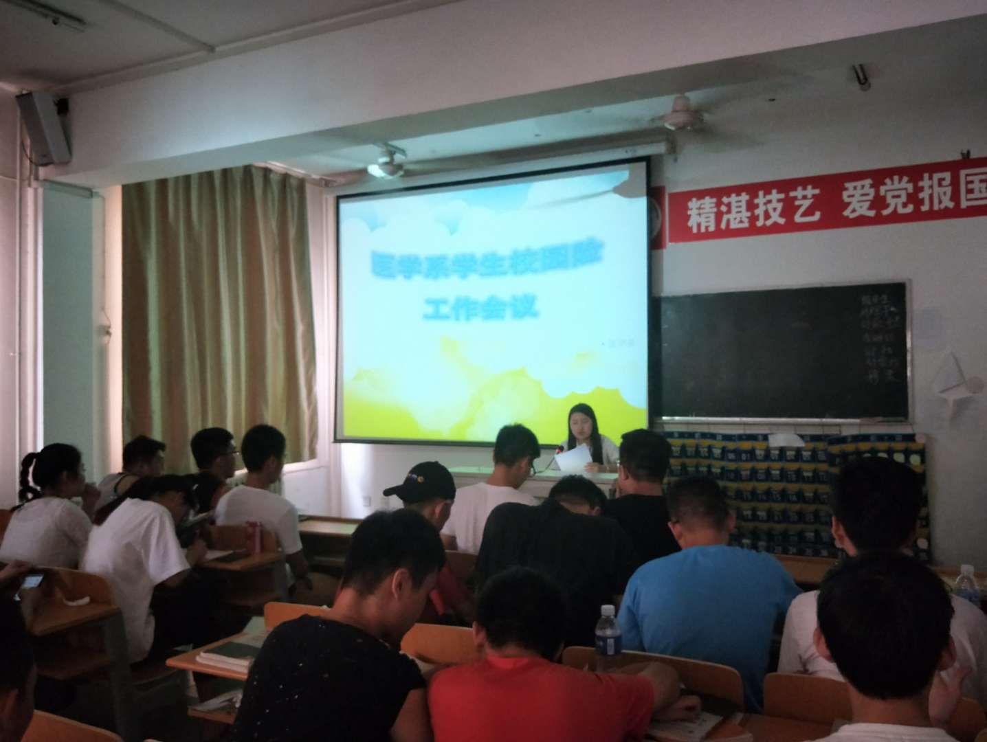 5b3b4449d8d1d.jpg 5b3b4449d8d1d.jpg