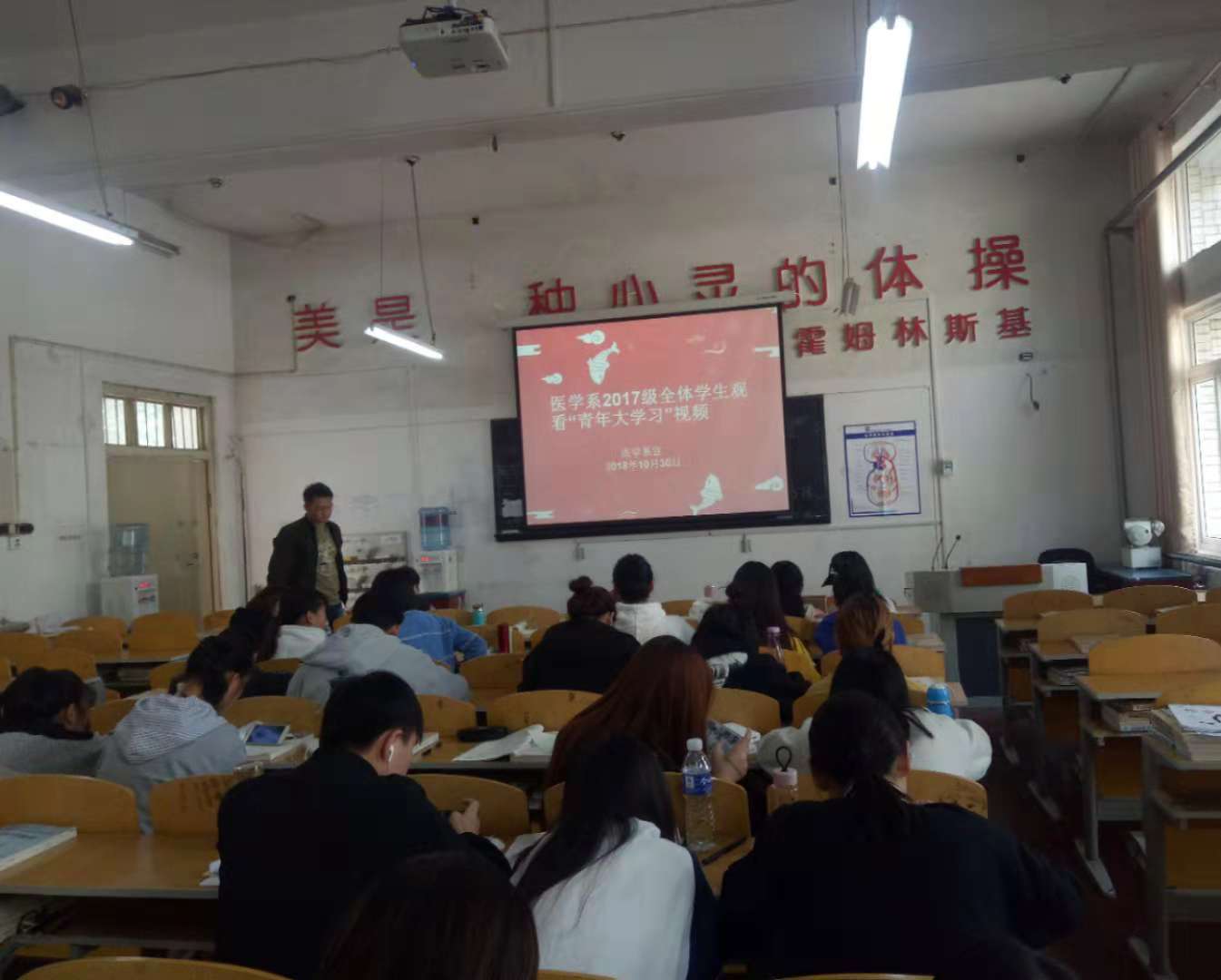 5bdee3eaac1ec.jpg 5bdee3eaac1ec.jpg