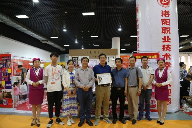 5ce39ad5bae4e.jpg 5ce39ad5bae4e.jpg