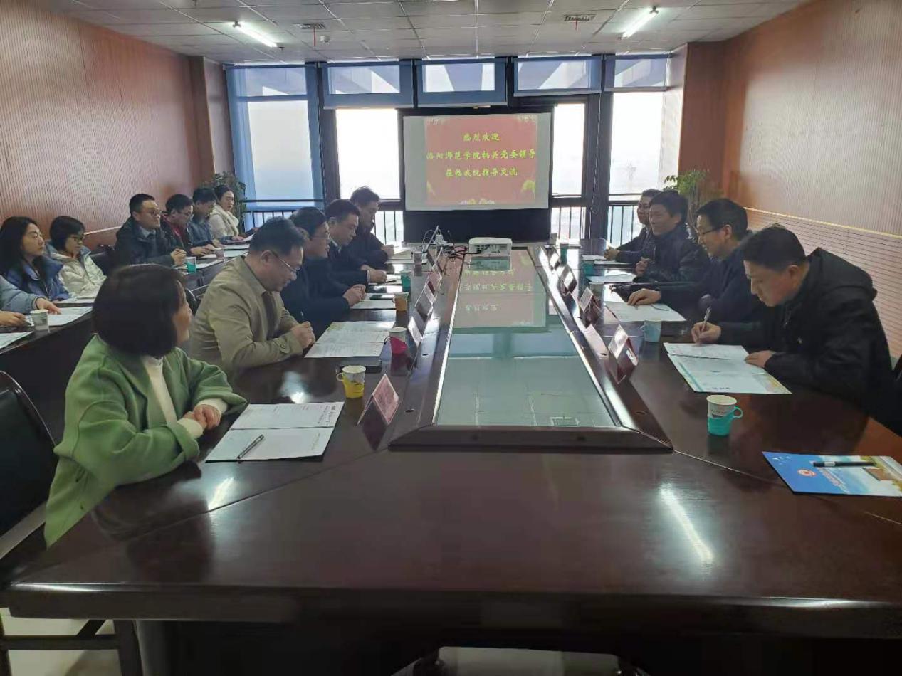 说明: 洛师照片1