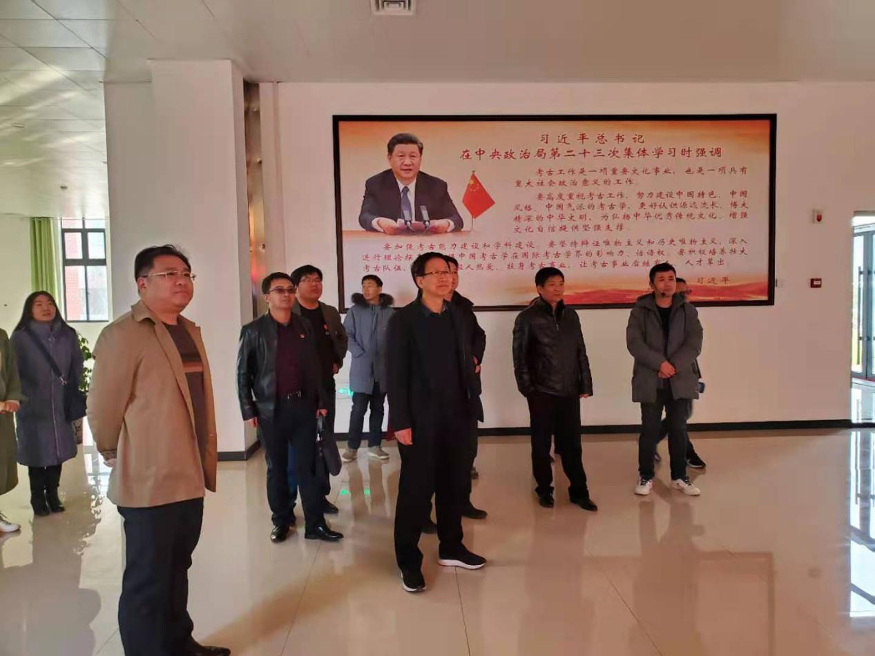 说明: 洛师照片2